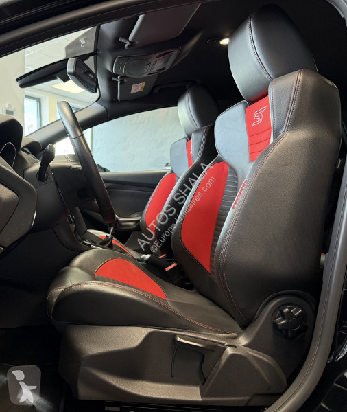 Véhicule utilitaire Ford FOCUS 2.0 ECOBOOST...