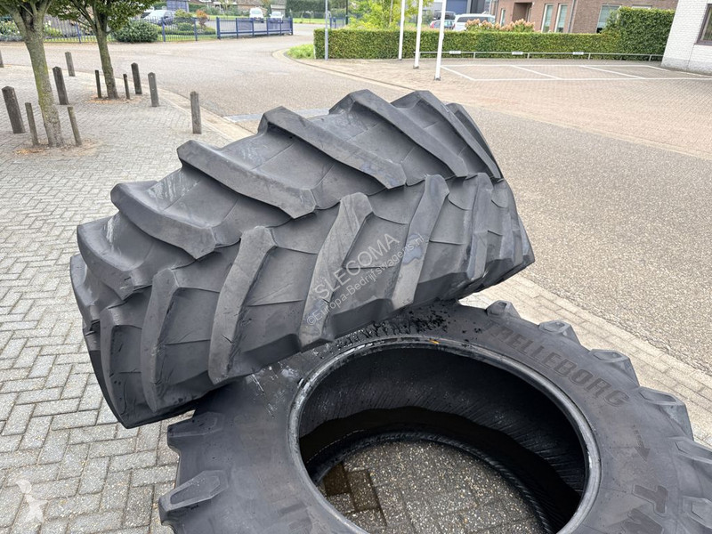 Véhicule utilitaire Trelleborg 710/70R38 TM800...