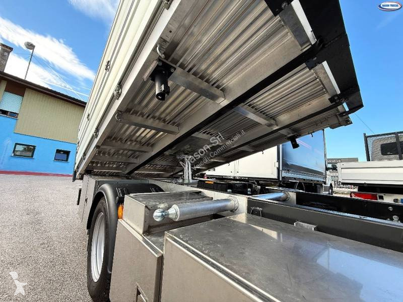 Véhicule utilitaire Iveco 35C18