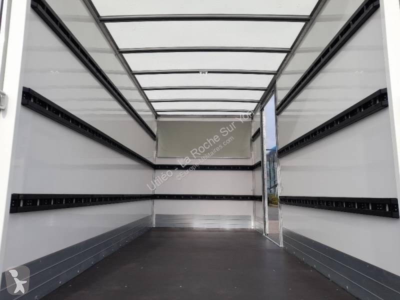 Véhicule utilitaire Renault RJ3500 L4 2.3 DCI...