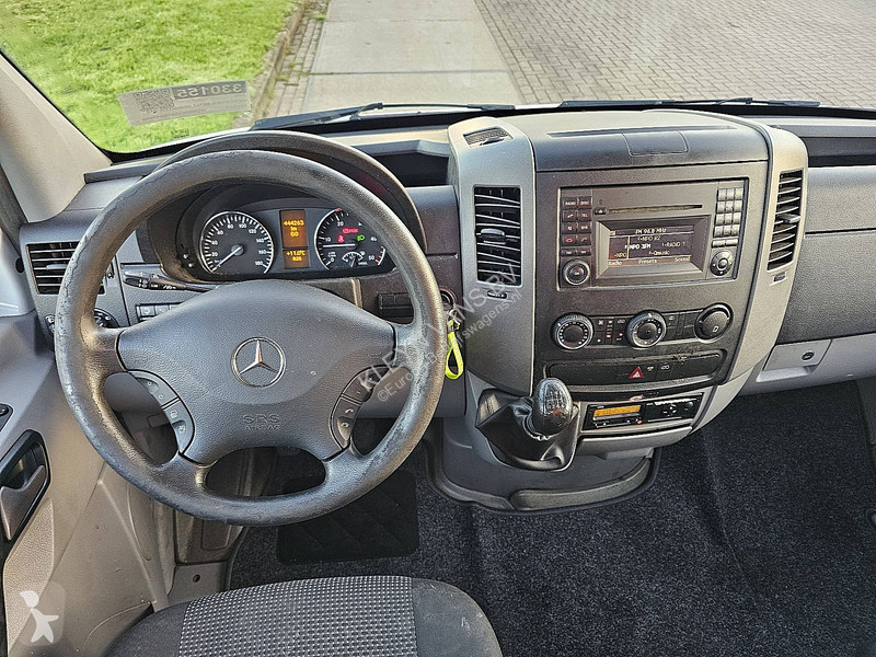 Véhicule utilitaire Mercedes 519
