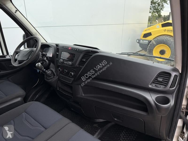 Véhicule utilitaire Iveco 35S14 2.3