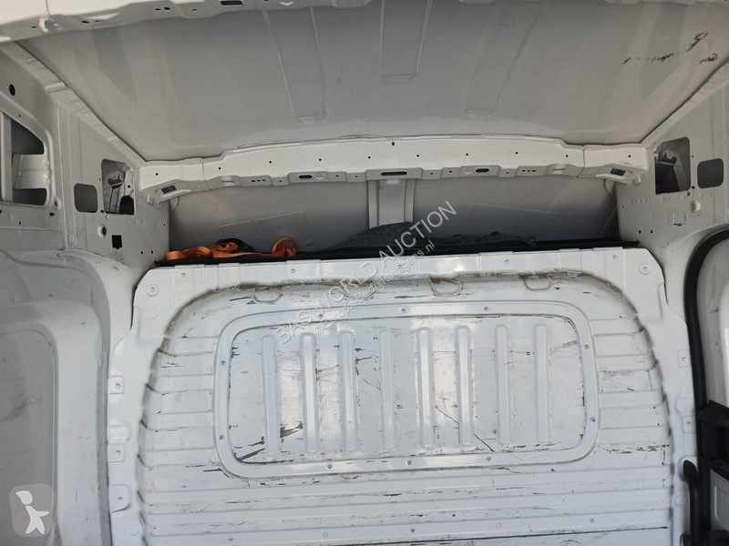 Véhicule utilitaire Maxus 9
