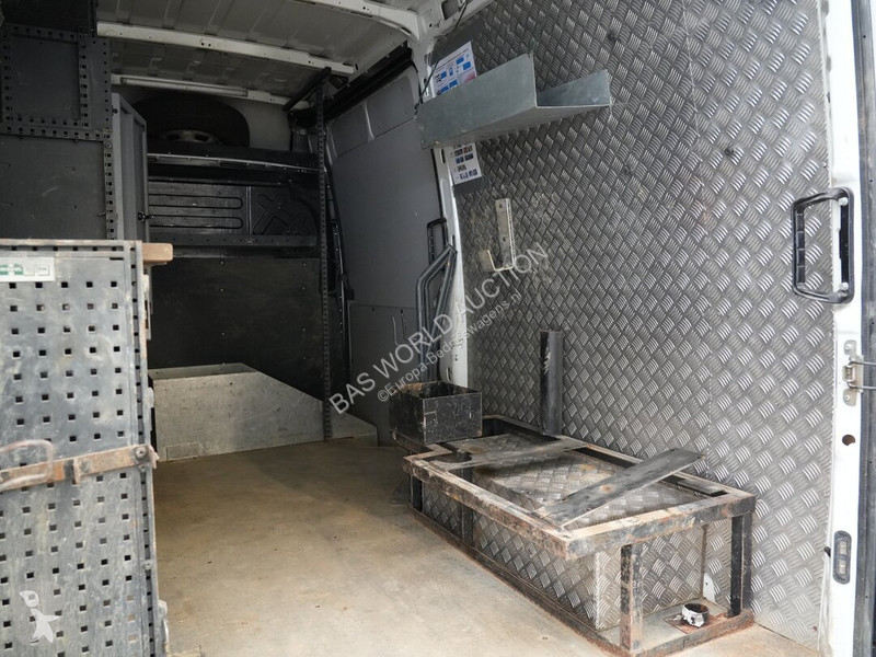 Véhicule utilitaire Iveco 35C14