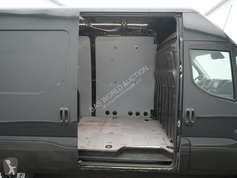 Véhicule utilitaire Iveco 35S14