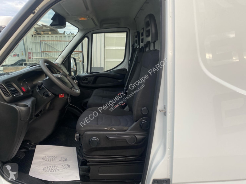 Véhicule utilitaire Iveco 35S14S V12