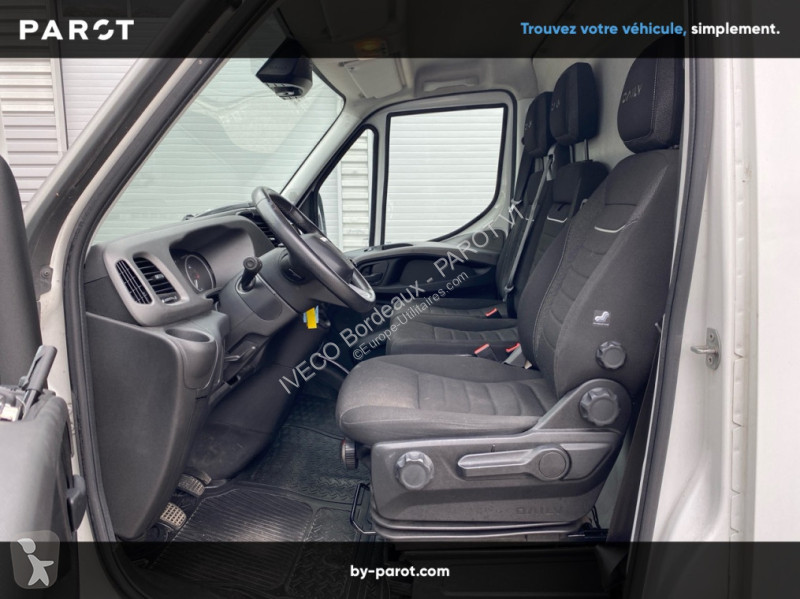 Véhicule utilitaire Iveco 35S14H V12