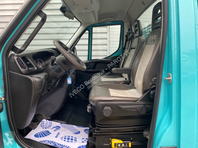 Véhicule utilitaire Iveco 35C18H Empattement...