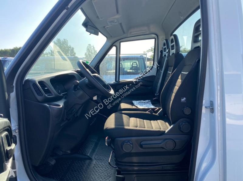 Véhicule utilitaire Iveco 35C16H empattement...