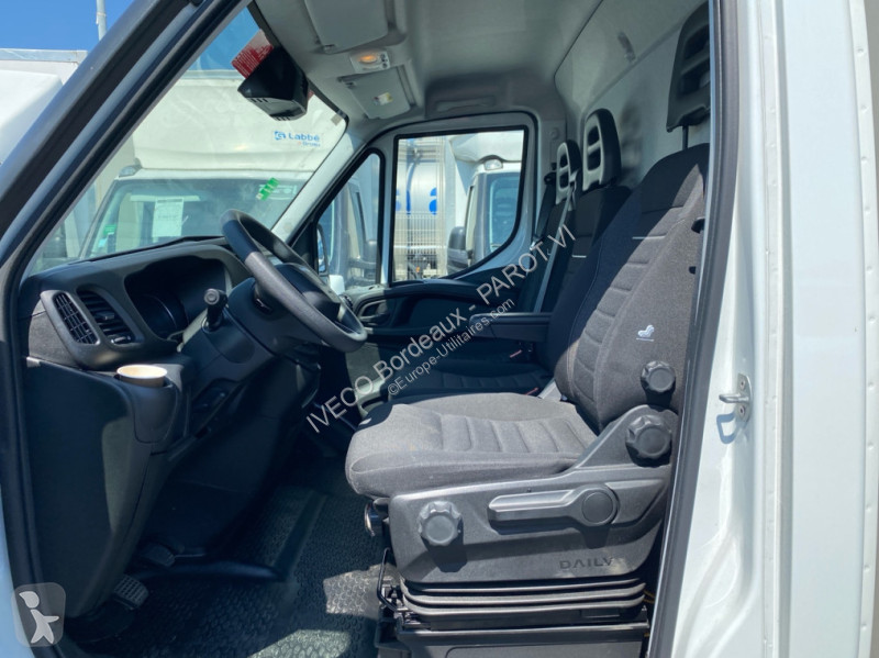Véhicule utilitaire Iveco 35C16H empattement...