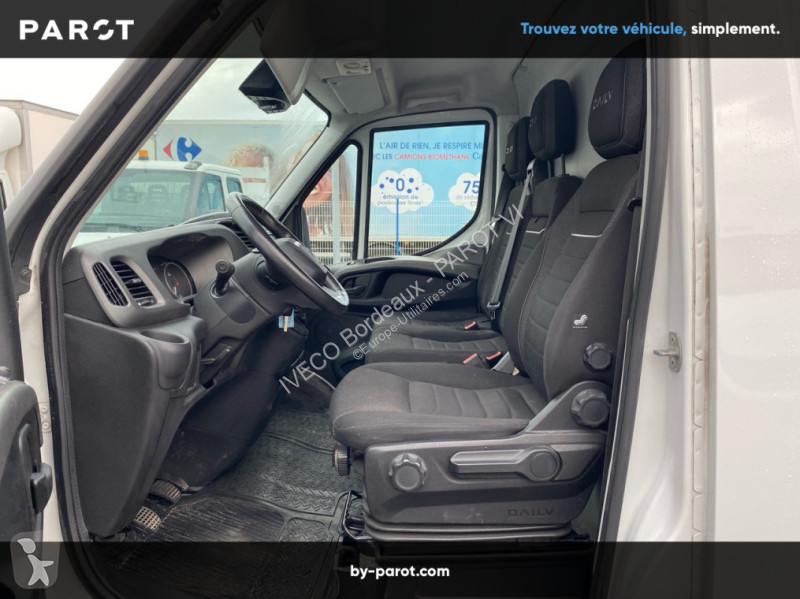 Véhicule utilitaire Iveco 35S14 V12