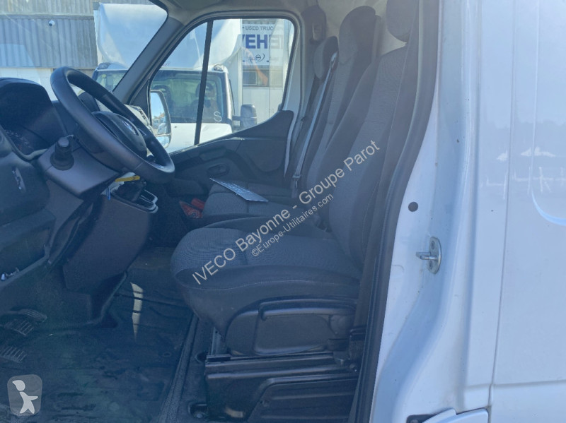 Véhicule utilitaire Renault F3300 L2H2 2.3 Blue...