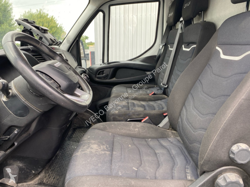 Véhicule utilitaire Iveco 35S14 SV12