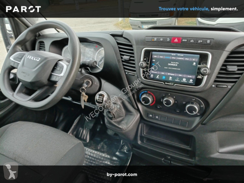 Véhicule utilitaire Iveco 35C14 empattement...