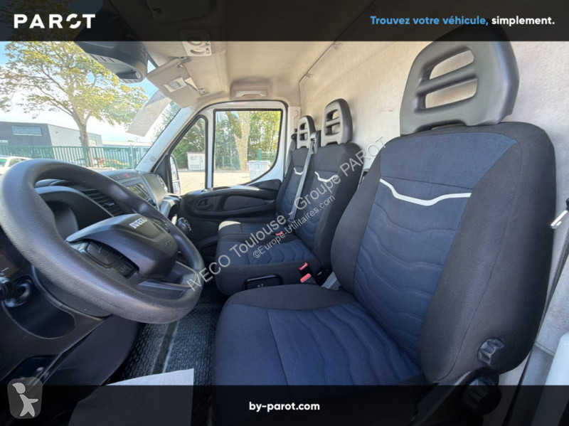 Véhicule utilitaire Iveco 35S14 V12
