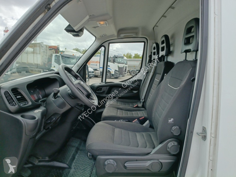 Véhicule utilitaire Iveco 35S14 SV V12