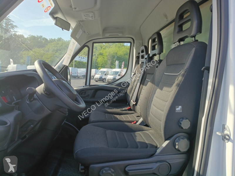Véhicule utilitaire Iveco 35C16H empattement...