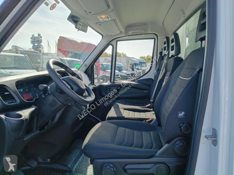 Véhicule utilitaire Iveco 35C16H empattement...