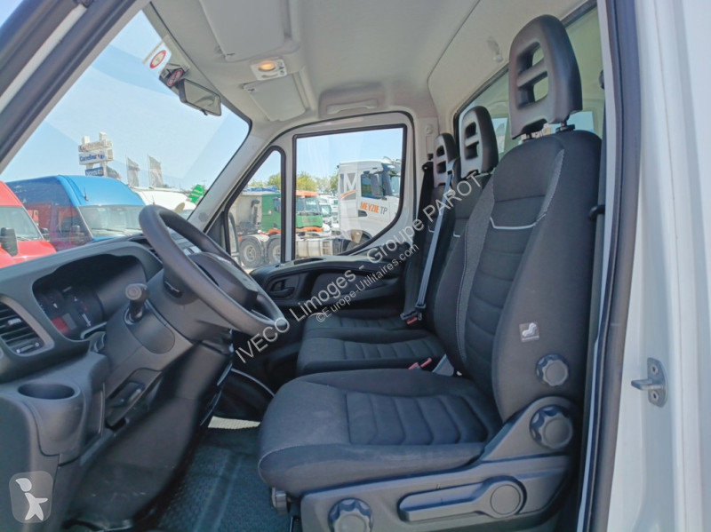 Véhicule utilitaire Iveco 35C16H empattement...