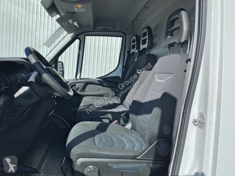 Véhicule utilitaire Iveco 35S12 V11