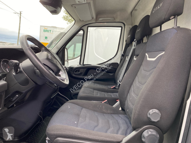 Véhicule utilitaire Iveco 35S14 V12