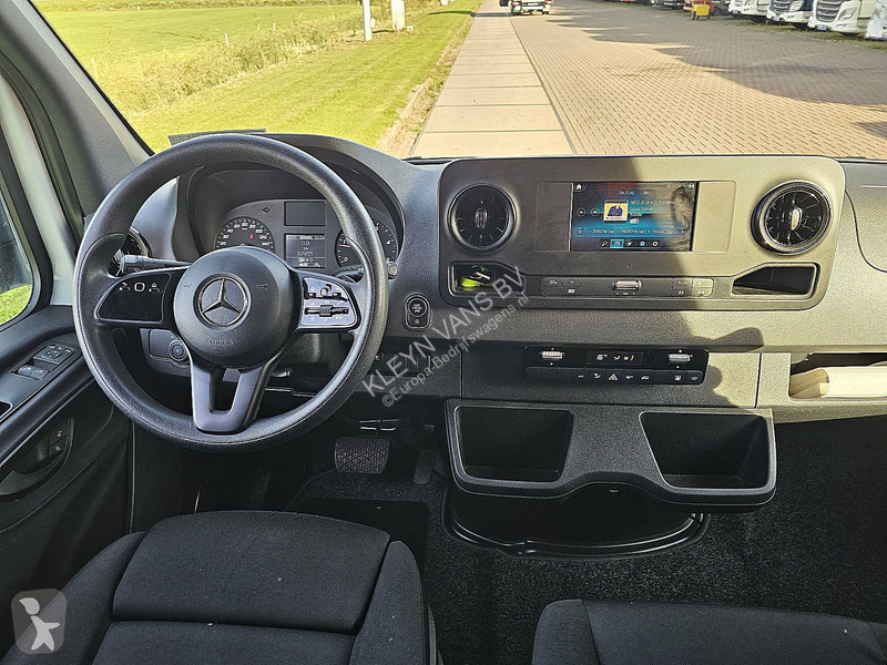 Véhicule utilitaire Mercedes 317 L2H2 RWD...