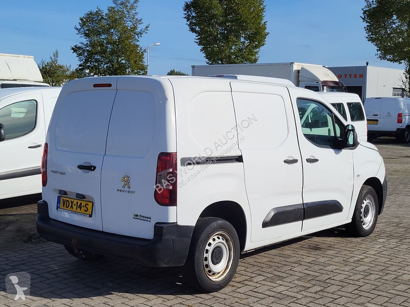 Véhicule utilitaire Peugeot 76pk