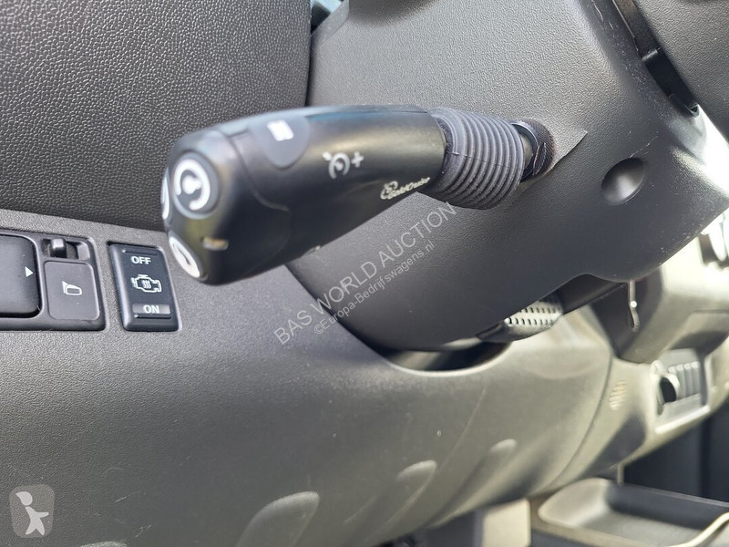 Véhicule utilitaire Nissan 171pk
