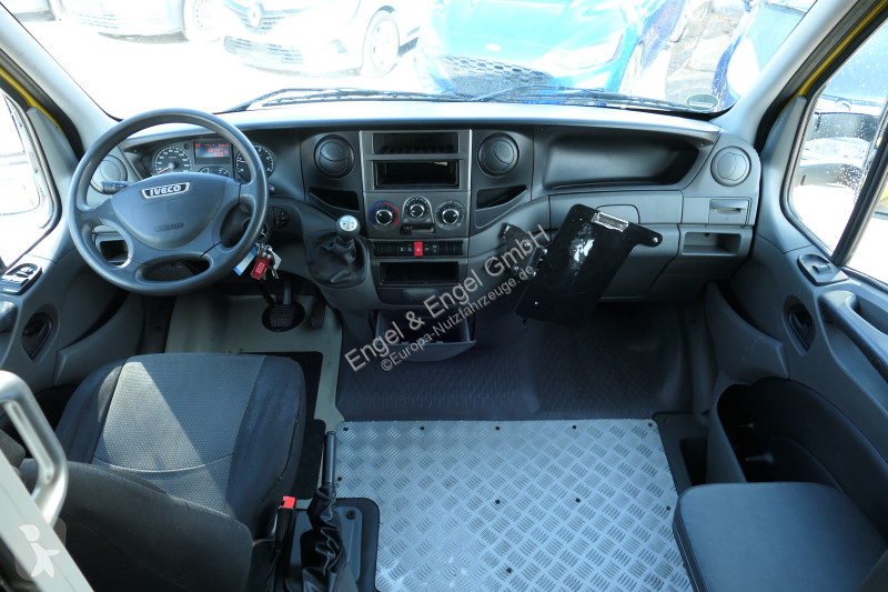 Véhicule utilitaire Iveco Daily 35 S11 C30C...