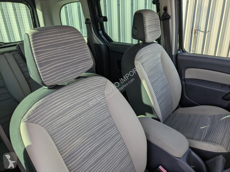 Véhicule utilitaire Renault KANGOO II COMBI 1.5...