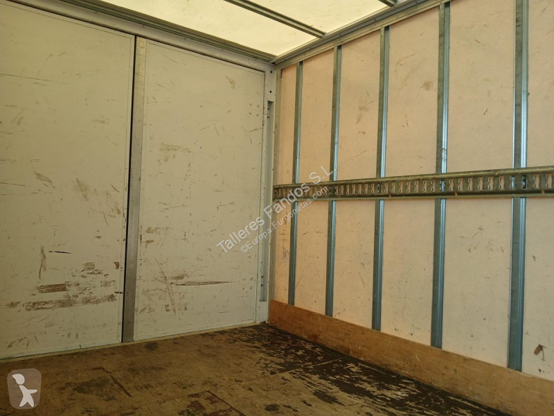 Furgoneta Iveco 35C16 3.0 20m3 con puertas...