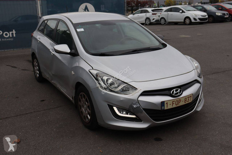 Hyundai i30 van