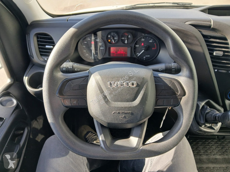 Furgoneta Iveco 35C16 20m3 con puertas traseras