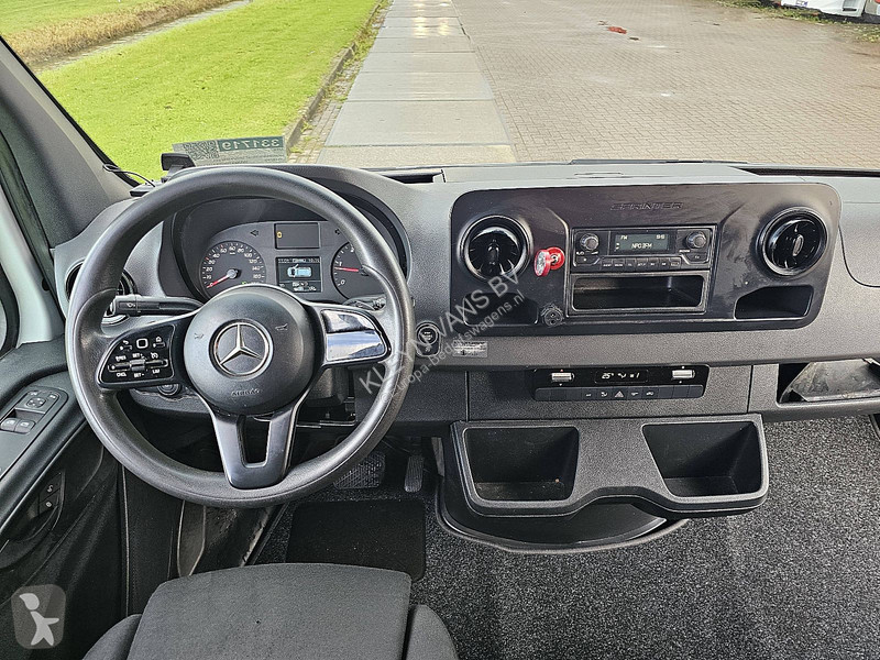 Mercedes 311 van
