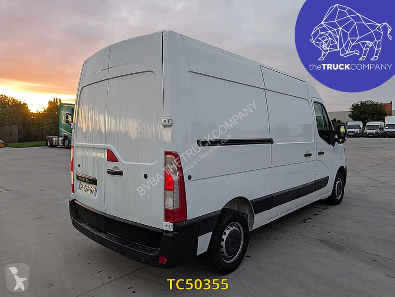 Renault 135 L2H2 van