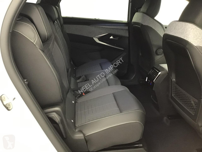 Véhicule utilitaire Peugeot III GT 1.2i Hybrid...
