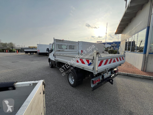Véhicule utilitaire Iveco DAILY 35C14H p 3450...