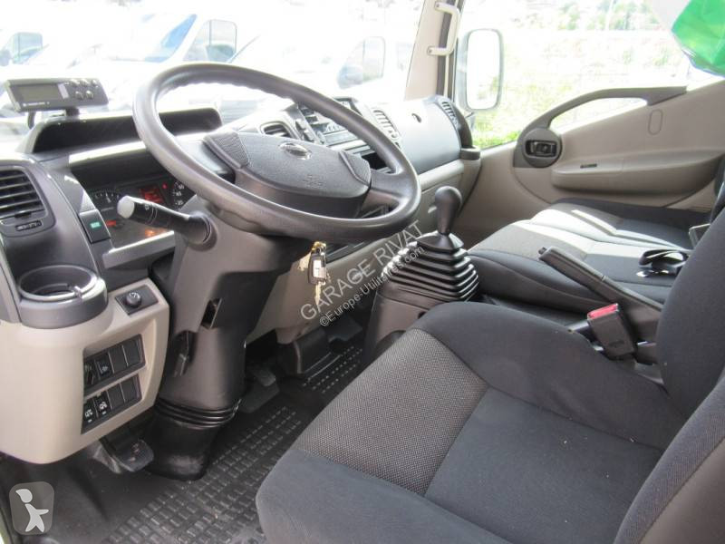 Véhicule utilitaire Nissan