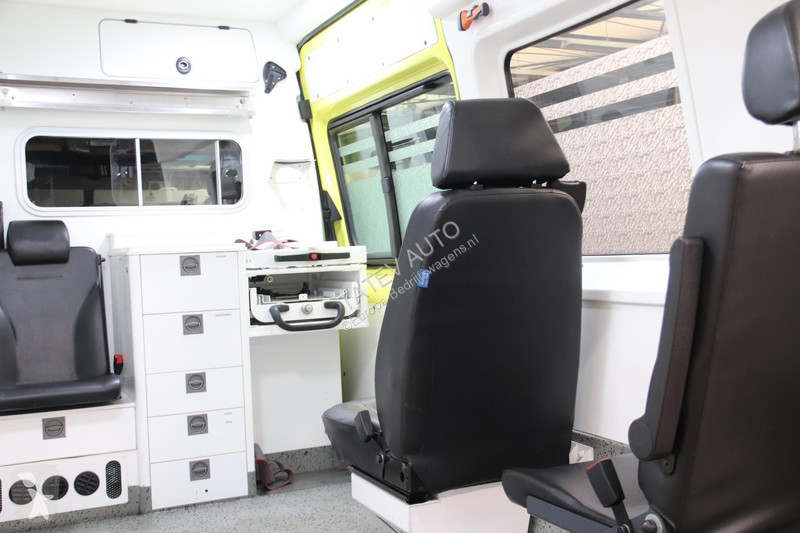 Véhicule utilitaire Mercedes 319 CDI L2H2...