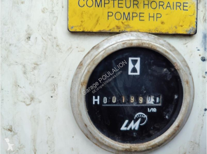 Véhicule utilitaire Iveco CAISSE POLYFOND...