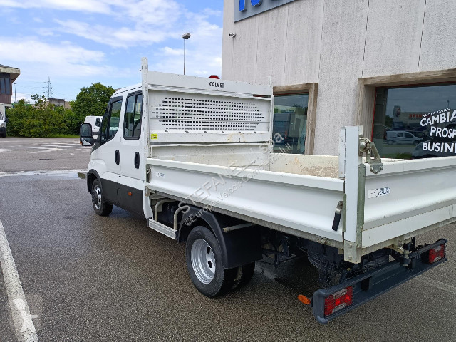 Véhicule utilitaire Iveco DAILY 35C14 D...