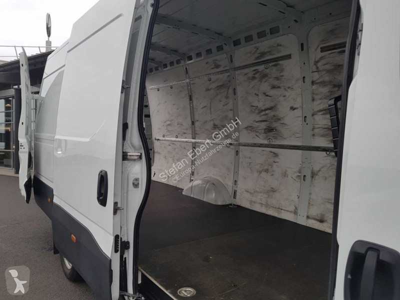 Veicolo commerciale Iveco 35 S 16 V...