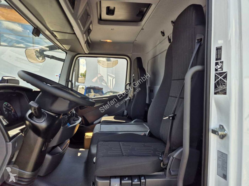 Furgoneta Mercedes 818 L Fahrgestell, 2 Stück...