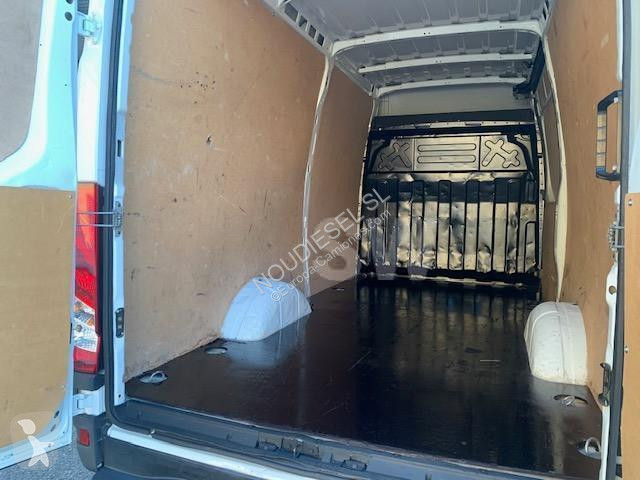 Véhicule utilitaire Iveco 35S16