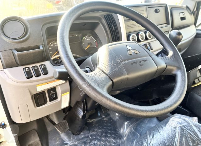Véhicule utilitaire Mitsubishi CANTER