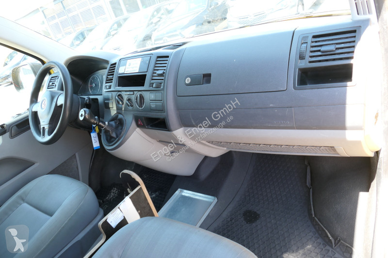 Véhicule utilitaire Volkswagen T5 Transporter...