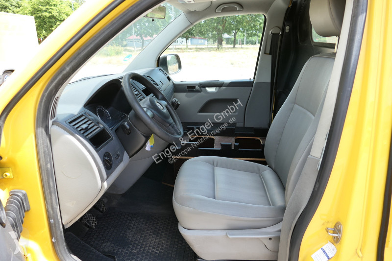 Лекотоварен автомобил Volkswagen T5 Transporter...