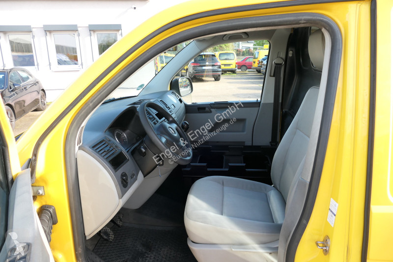 Лекотоварен автомобил Volkswagen T5 Transporter...