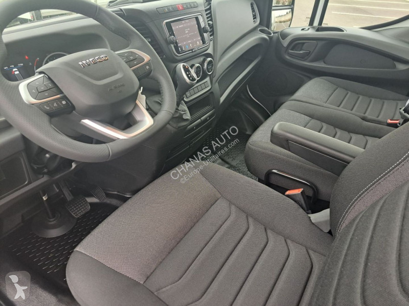 Autoutilitară Iveco 35C18 A8 180CV 3L HAYON...