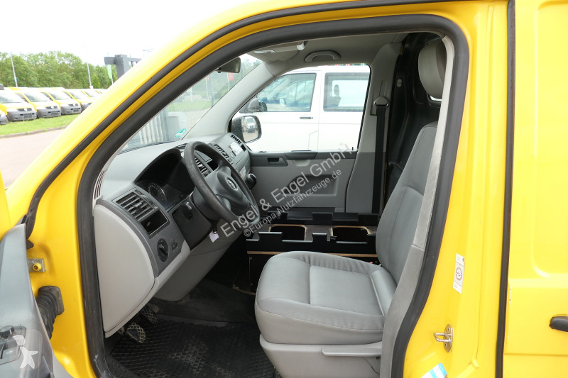 Лекотоварен автомобил Volkswagen T5 Transporter...